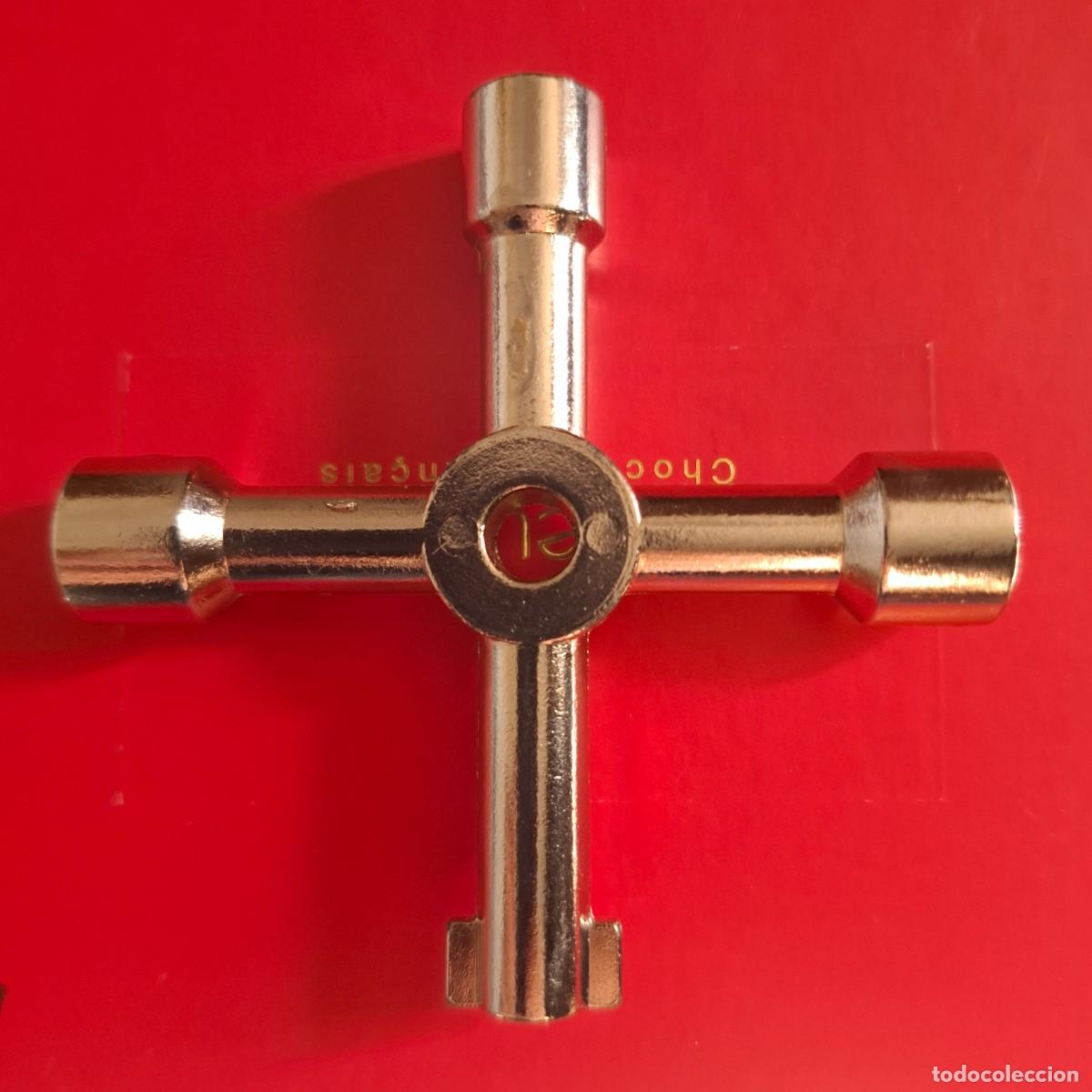 Antig&uuml;edades: Llave de cruz universal