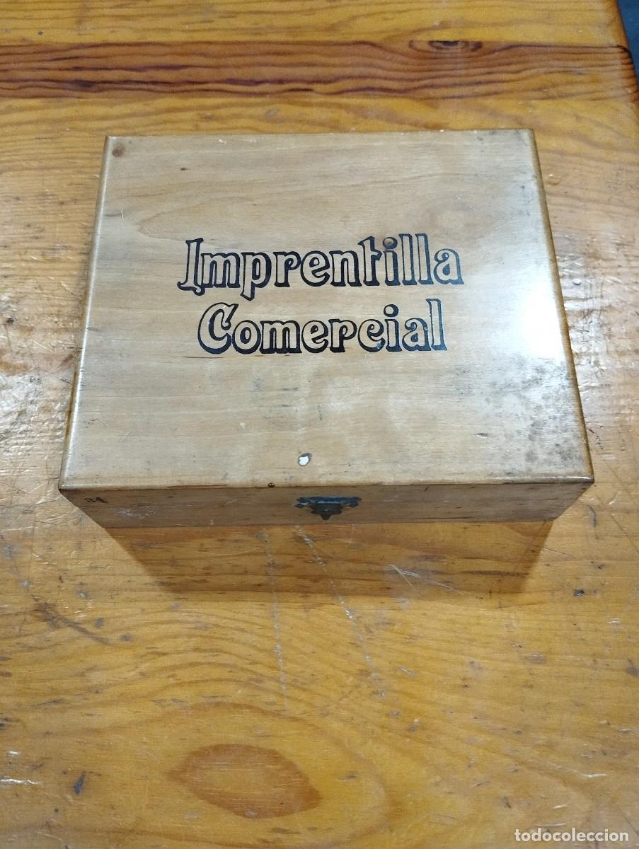 Antig&uuml;edades: IMPRENTILLA &rdquo;COMERCIAL&rdquo; ANTIGUA EN CAJA DE MADERA.