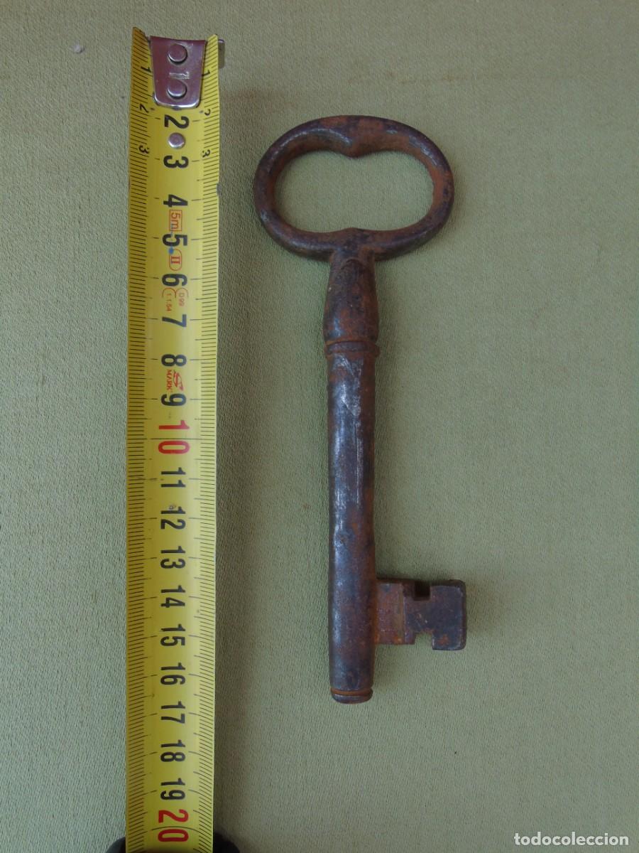Antig&uuml;edades: ANTIGUA LLAVE HIERRO FORJADO 15,5CM LARGO.