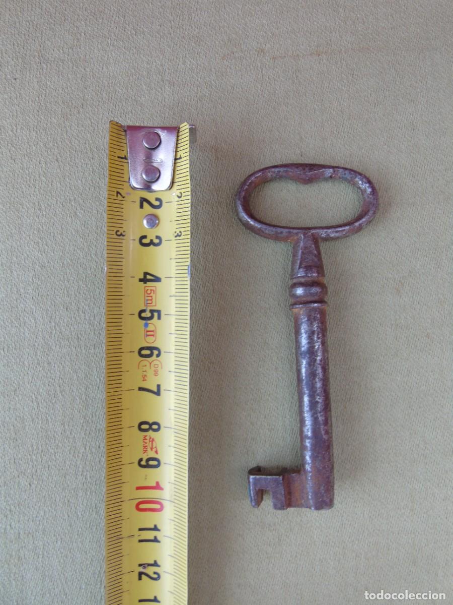 Antig&uuml;edades: ANTIGUA LLAVE HIERRO FORJADO 9,5CM LARGO.