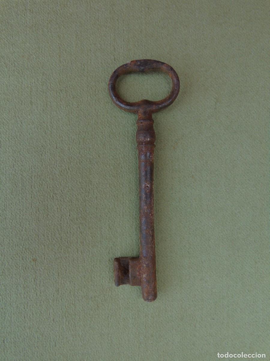 Antig&uuml;edades: ANTIGUA LLAVE HIERRO FORJADO 10CM LARGO.