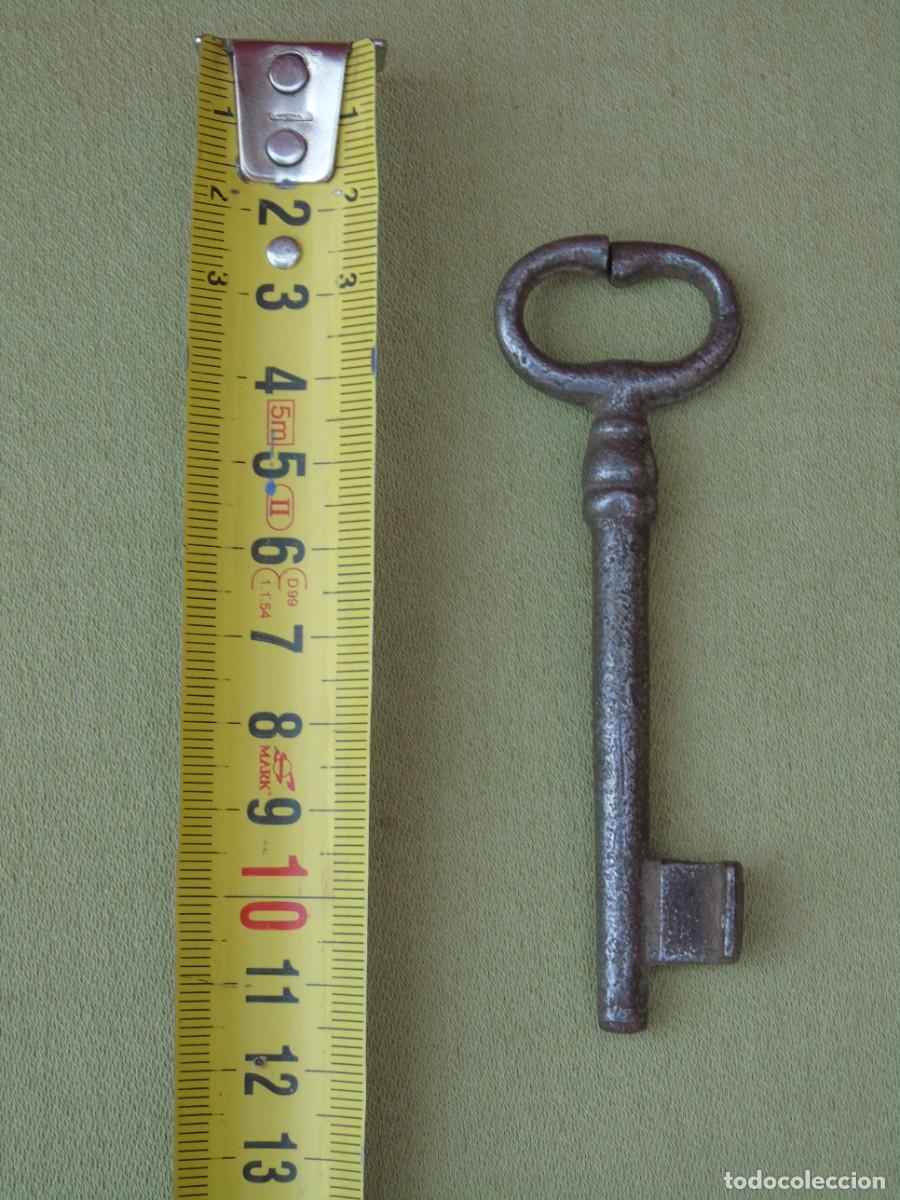 Antig&uuml;edades: ANTIGUA LLAVE HIERRO FORJADO 9,5CM LARGO.
