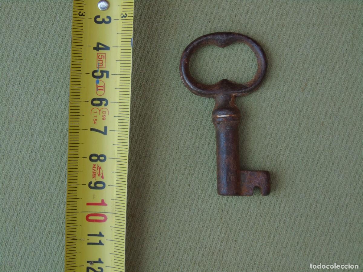 Antig&uuml;edades: ANTIGUA LLAVE HIERRO FORJADO 6CM LARGO.