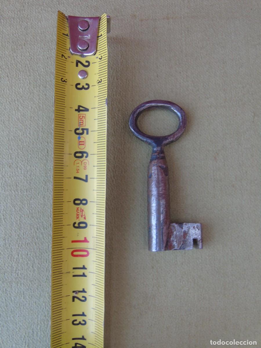 Antig&uuml;edades: ANTIGUA LLAVE HIERRO 6,5CM LARGO.