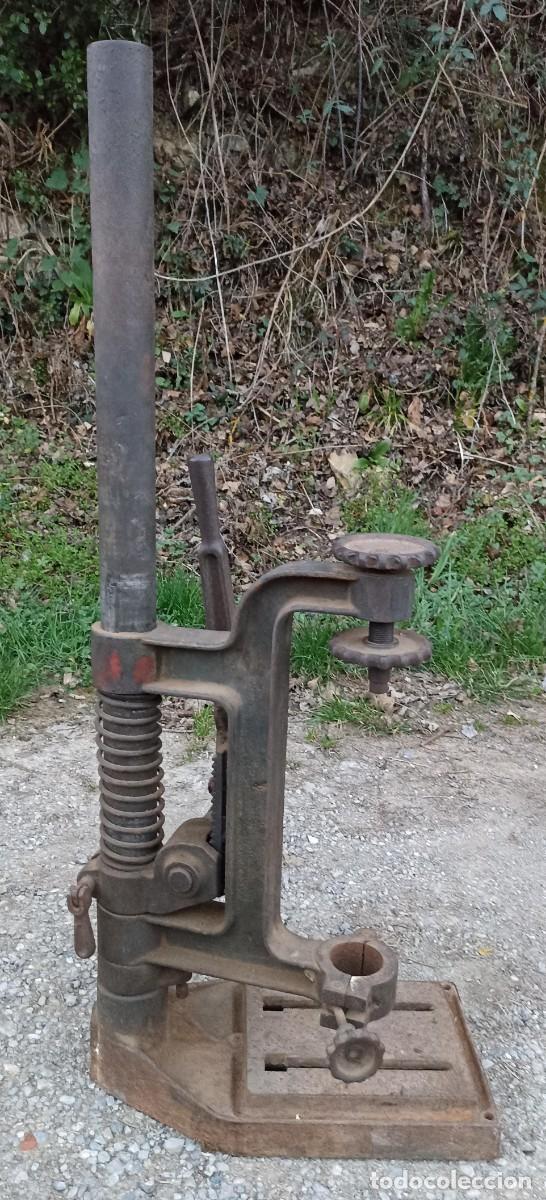 Antig&uuml;edades: Viejo soporte de taladro de hierro
