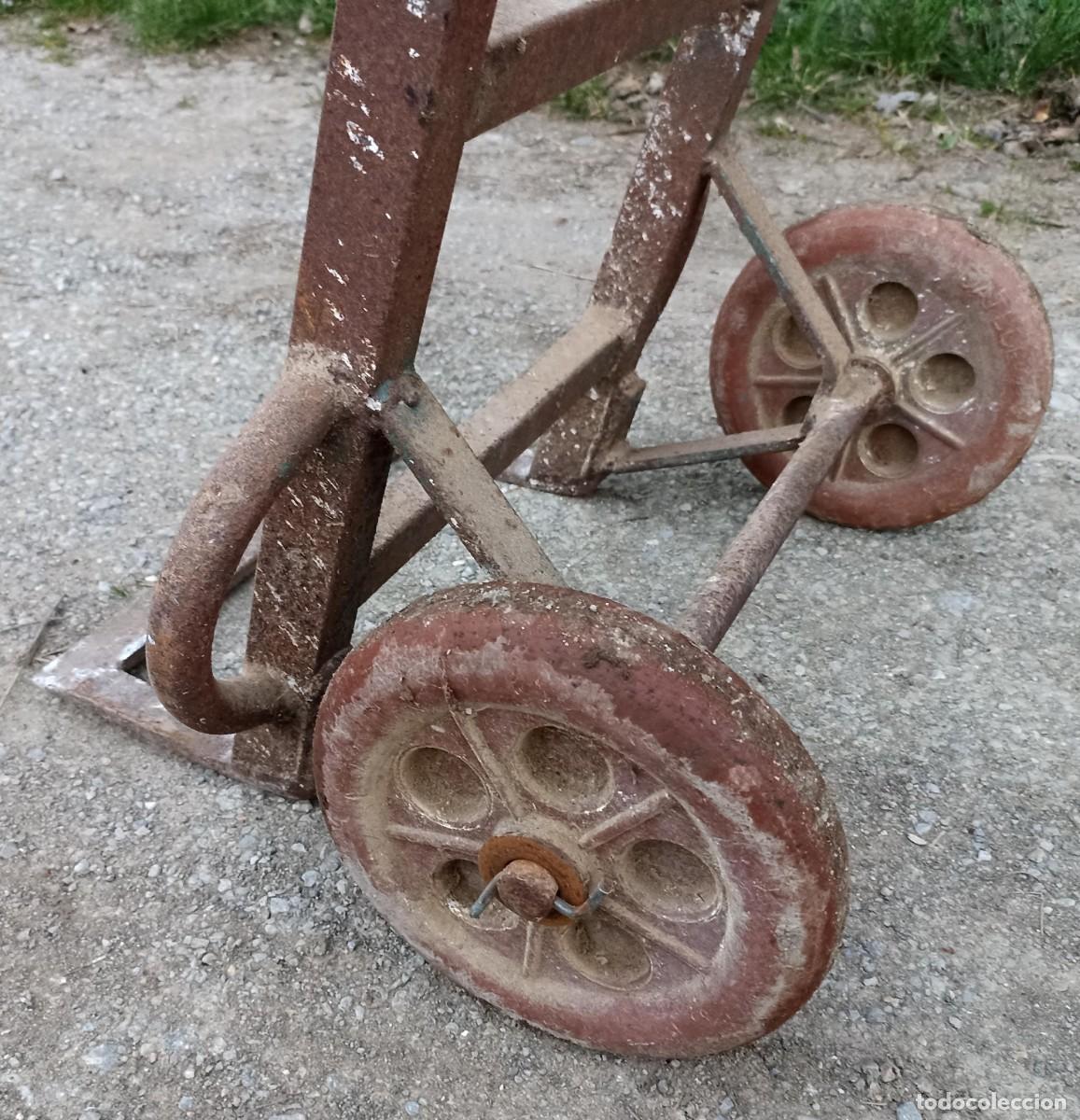 Antig&uuml;edades: Vieja carretilla de hierro - Foto 3