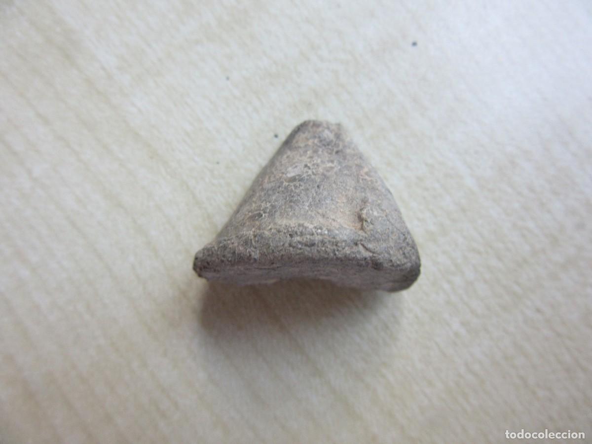 Antiques: Fusayola o pesa de telar Plomo &Eacute;poca romana Di&aacute;metro 2,8 cm Altura 2,4 cm Media