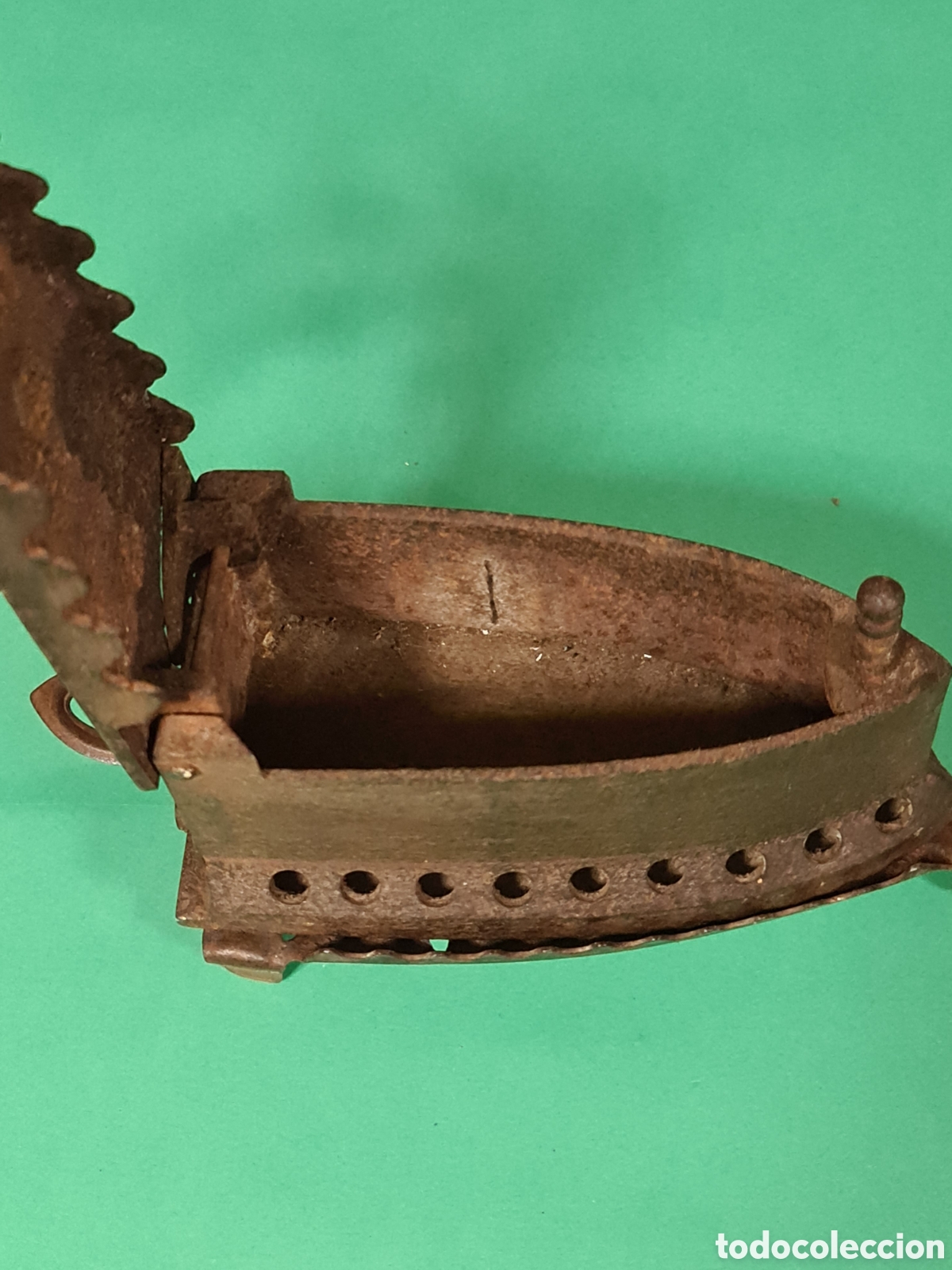 Antig&uuml;edades: Antigua plancha de carbon con soporte. - Foto 7