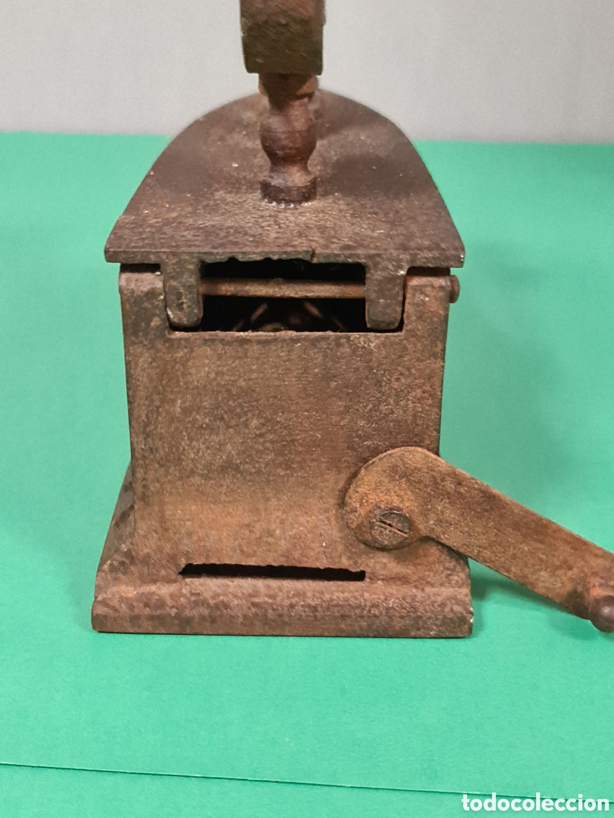 Antig&uuml;edades: Antigua plancha de carbon con soporte. - Foto 12