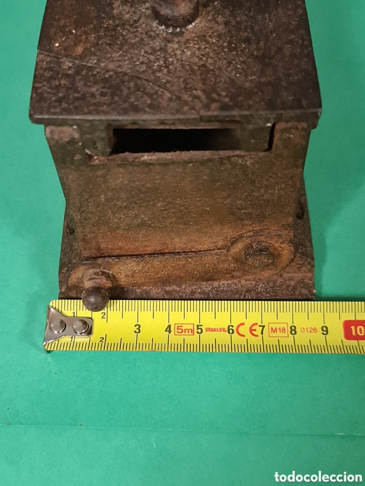 Antig&uuml;edades: Antigua plancha de carbon con soporte. - Foto 21