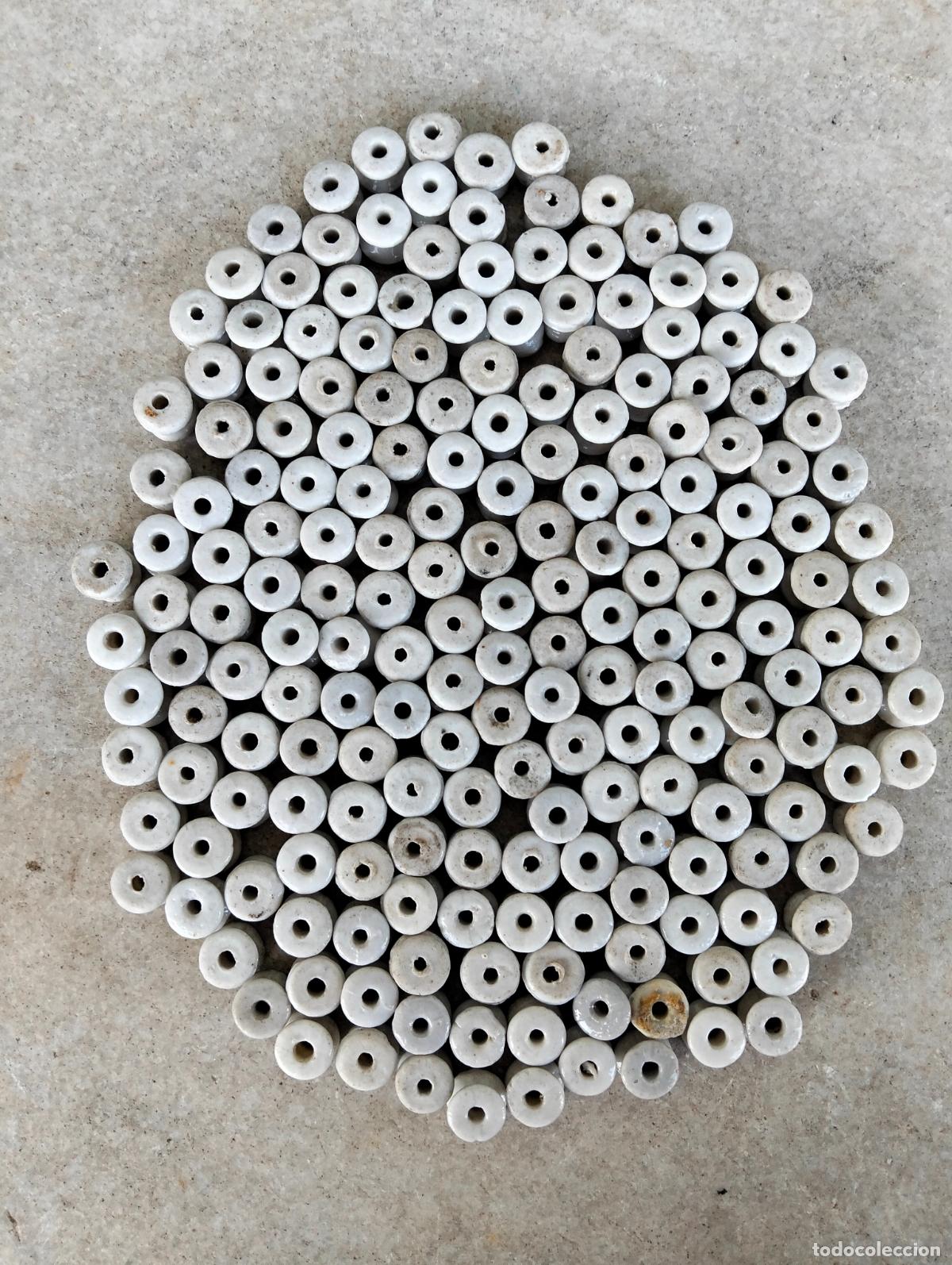 Antiques: Antiguos aislantes j&iacute;caras aisladores el&eacute;ctricos porcelana lote 200u de l&iacute;nea el&eacute;ctrica repuestos
