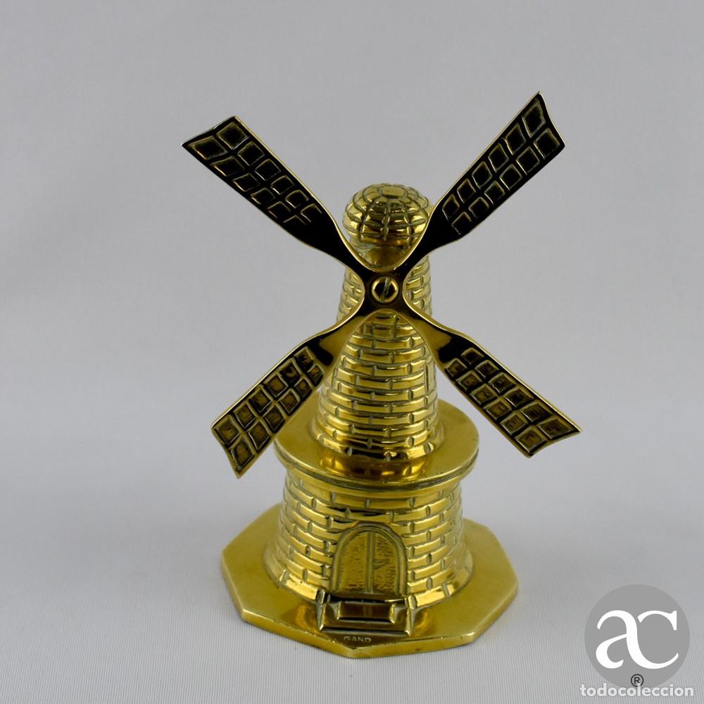 Antig&uuml;edades: Campainha em forma de Moinho, em bronze com inscri&ccedil;&atilde;o GAND