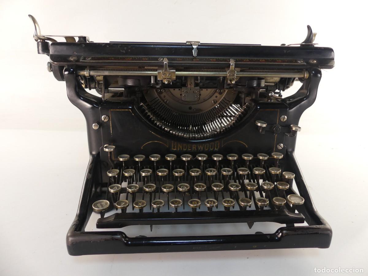 Antig&uuml;edades: Antigua M&aacute;quina de Escribir Port&aacute;til Marca Underwood