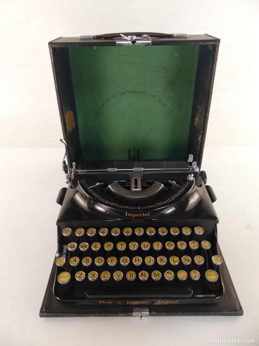 Antig&uuml;edades: MAQUINA DE ESCRIBIR MARCA IMPERIAL CON MALETIN
