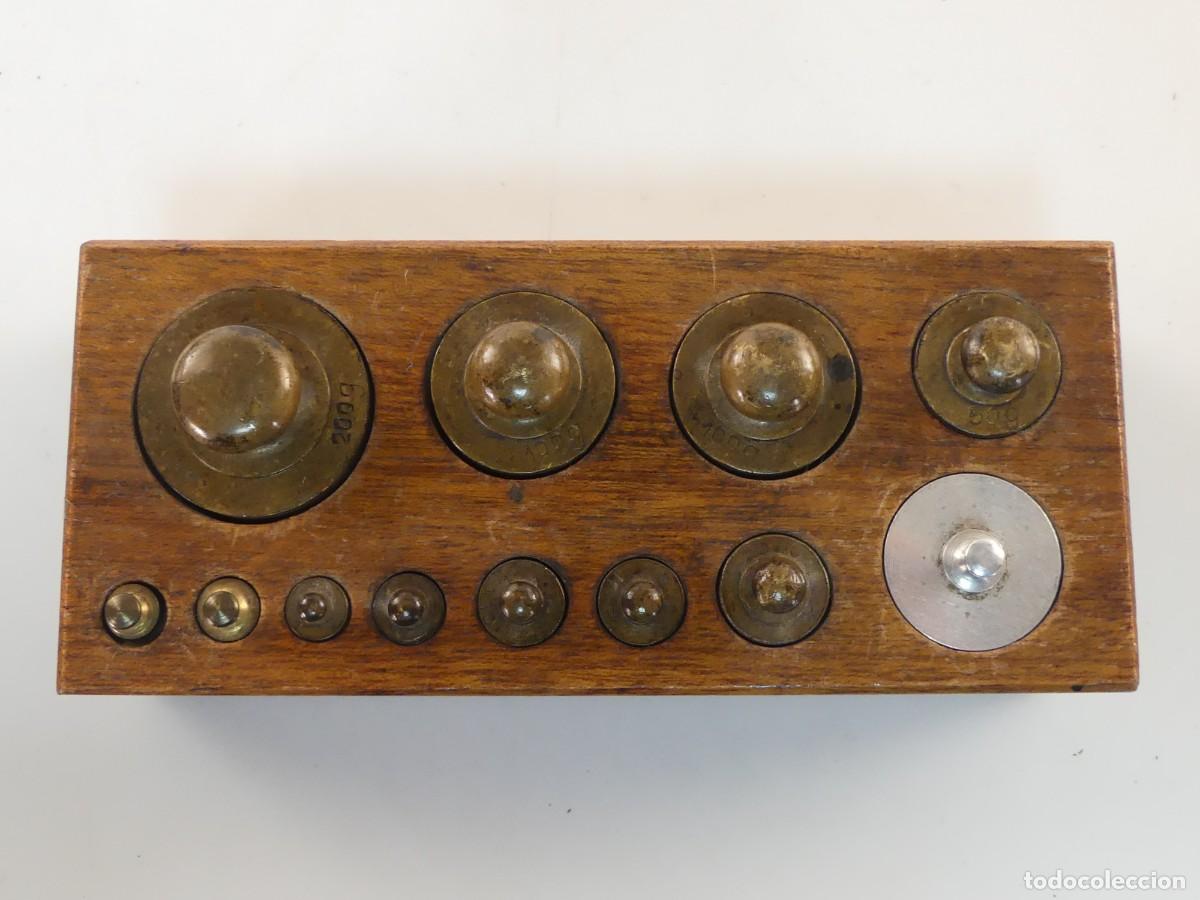 Antig&uuml;edades: JUEGO DE PESAS CON SOPORTE DE MADERA - Foto 2