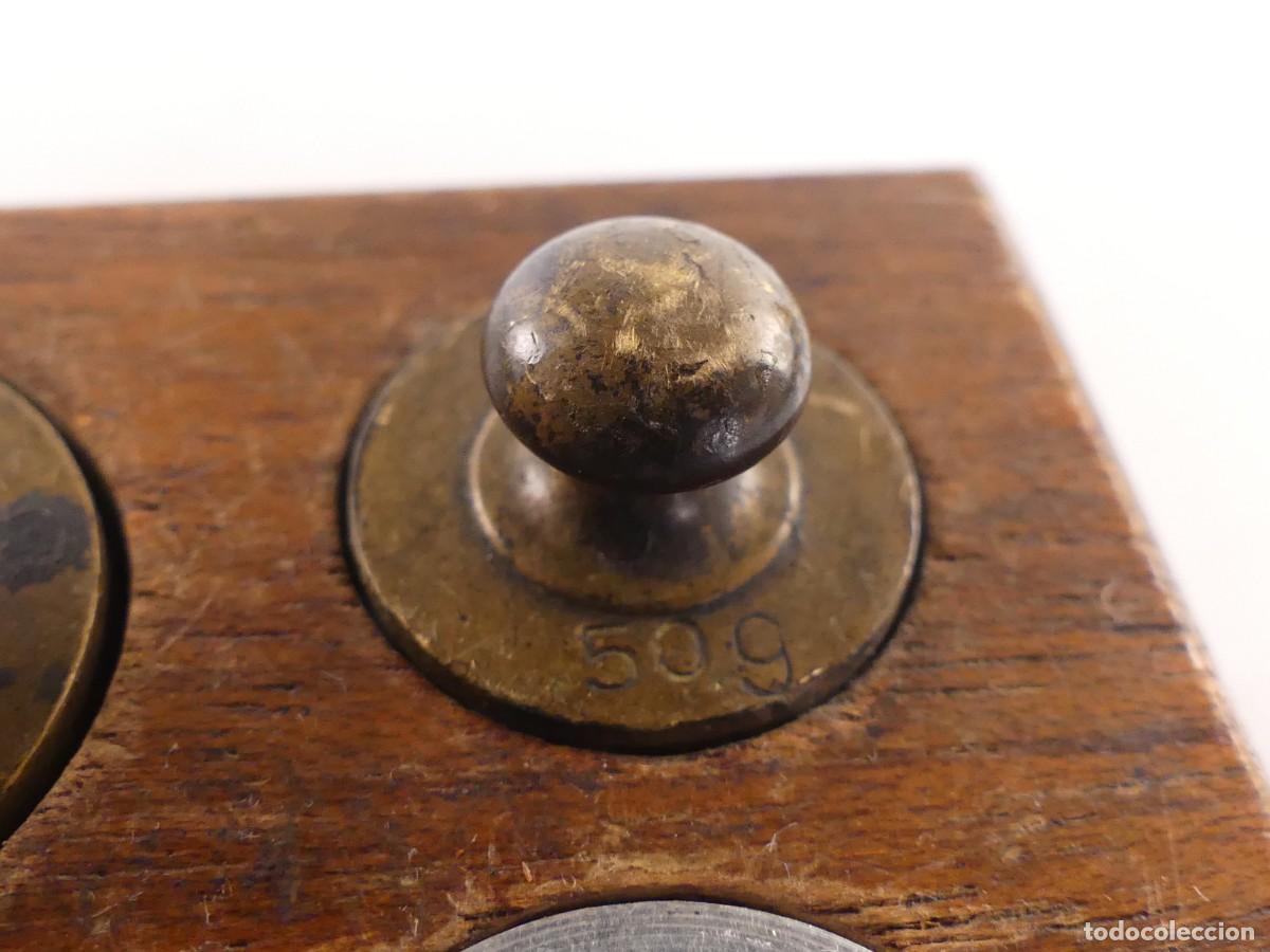 Antig&uuml;edades: JUEGO DE PESAS CON SOPORTE DE MADERA - Foto 6