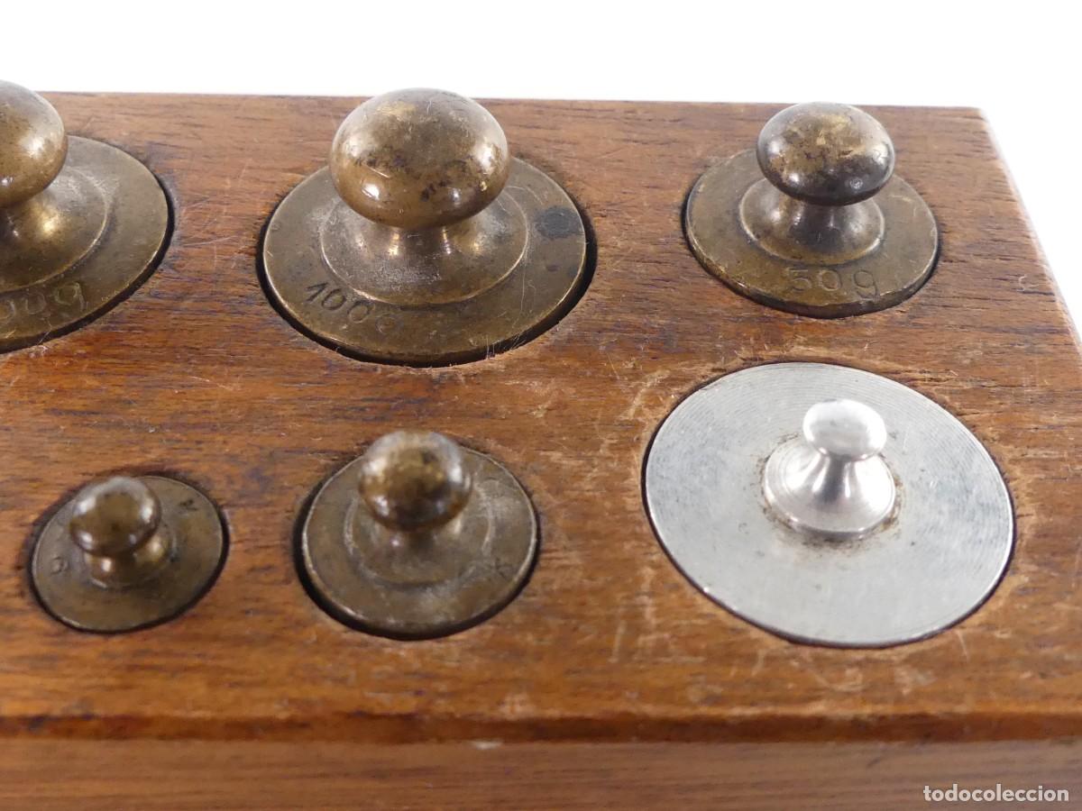 Antig&uuml;edades: JUEGO DE PESAS CON SOPORTE DE MADERA - Foto 8