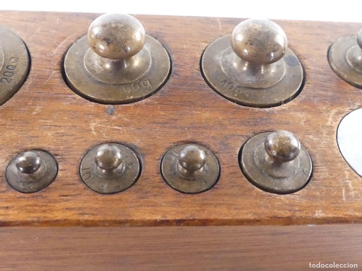 Antig&uuml;edades: JUEGO DE PESAS CON SOPORTE DE MADERA - Foto 9