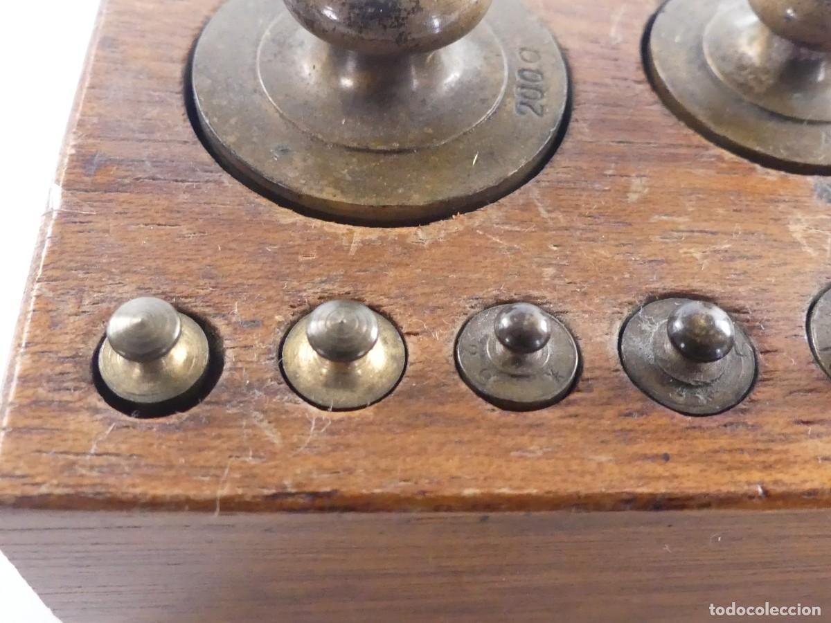 Antig&uuml;edades: JUEGO DE PESAS CON SOPORTE DE MADERA - Foto 10