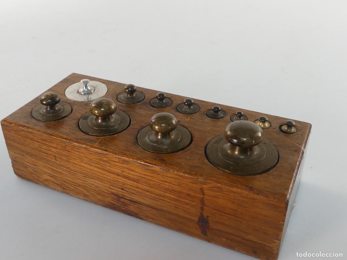 Antig&uuml;edades: JUEGO DE PESAS CON SOPORTE DE MADERA - Foto 12