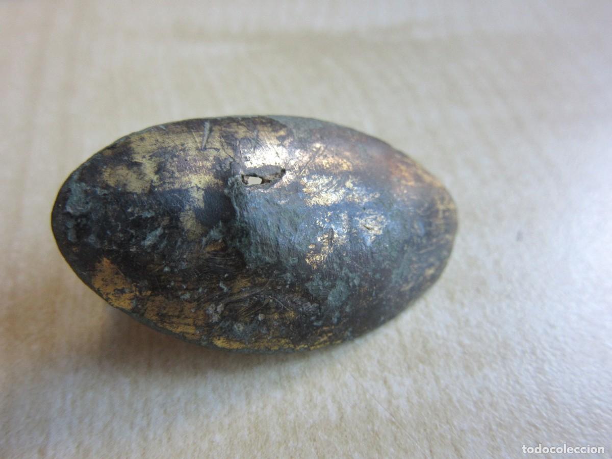 Antiques: Clavo ornamental antiguo de bronce Posible medieval Conserva parte dorado original 3,8 x 1,2 cm