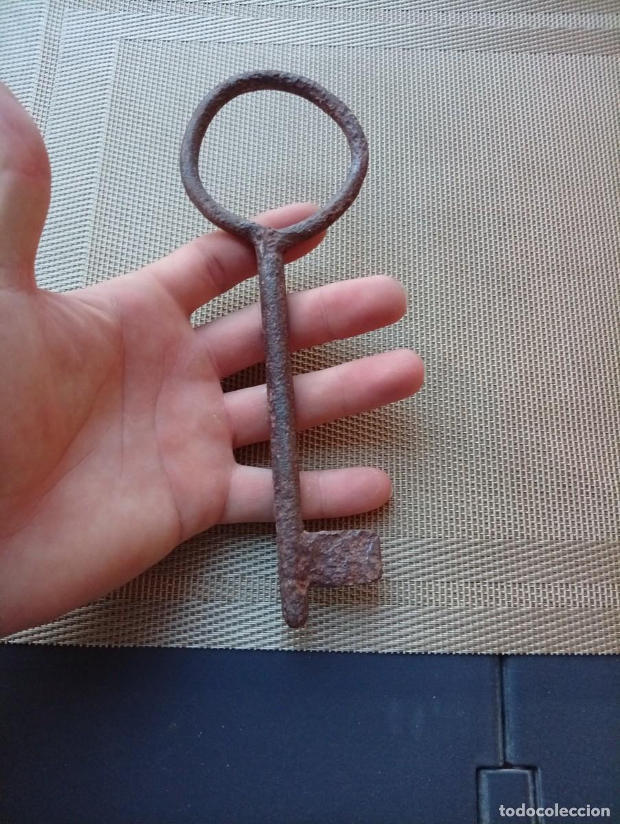 Antig&uuml;edades: Gran llave de forja S.XVII castilla - Foto 7
