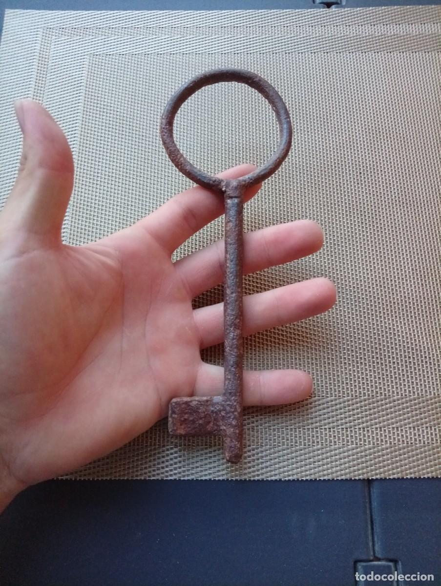 Antig&uuml;edades: Gran llave de forja S.XVII castilla - Foto 8