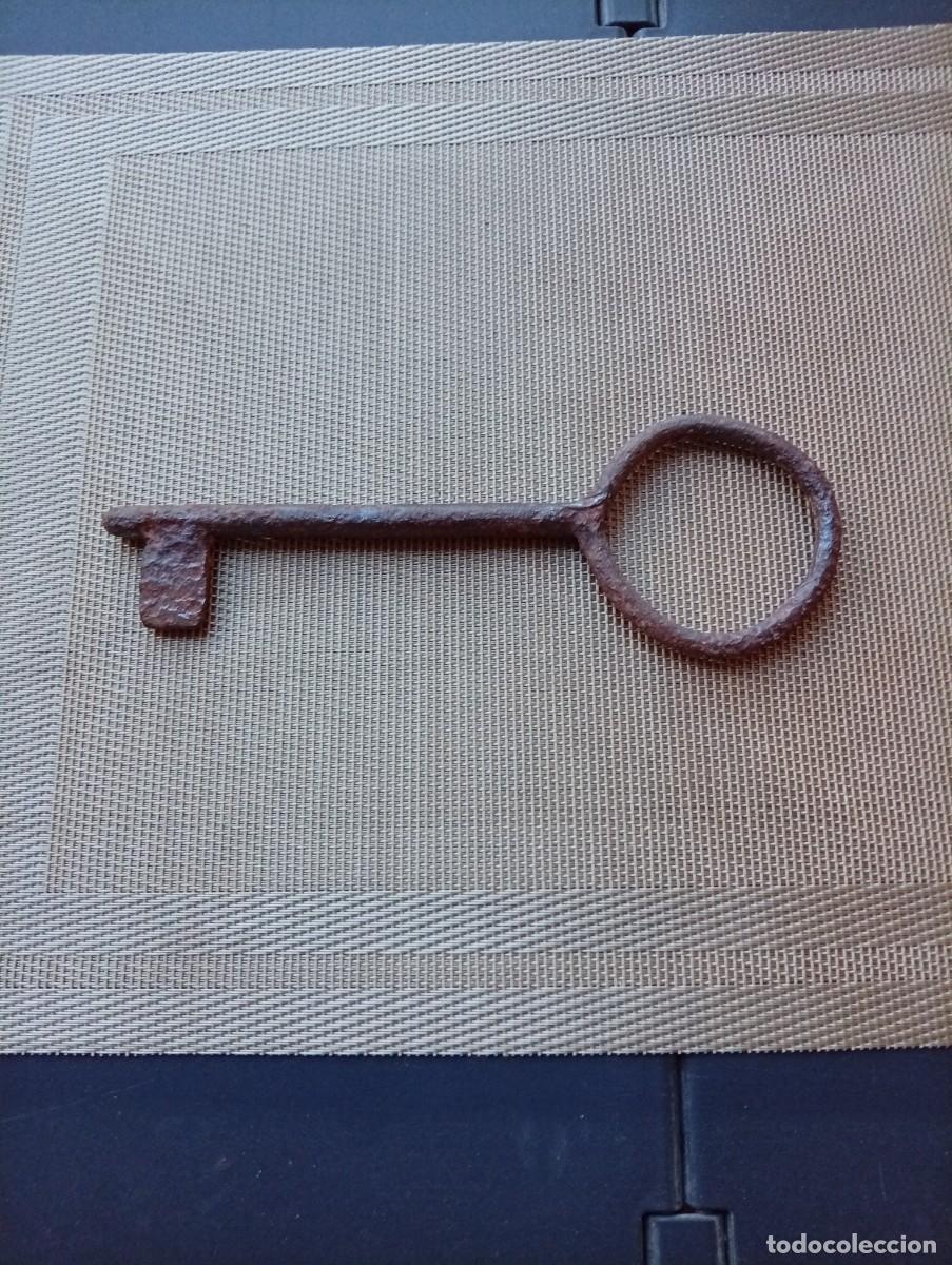 Antig&uuml;edades: Gran llave de forja S.XVII castilla - Foto 9