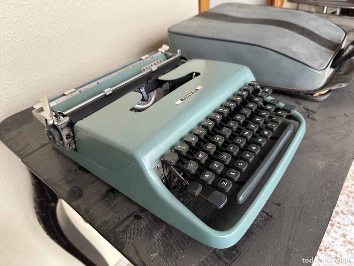 Antig&uuml;edades: M&aacute;quina de escribir Hispano Olivetti Pluma 22 verde con funda original