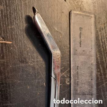 Antig&uuml;edades: Tijera de vendajes. Material sanitario - Foto 2