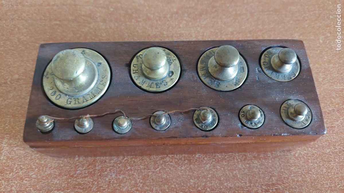 Antig&uuml;edades: Antiguo juego de pesas de balanza