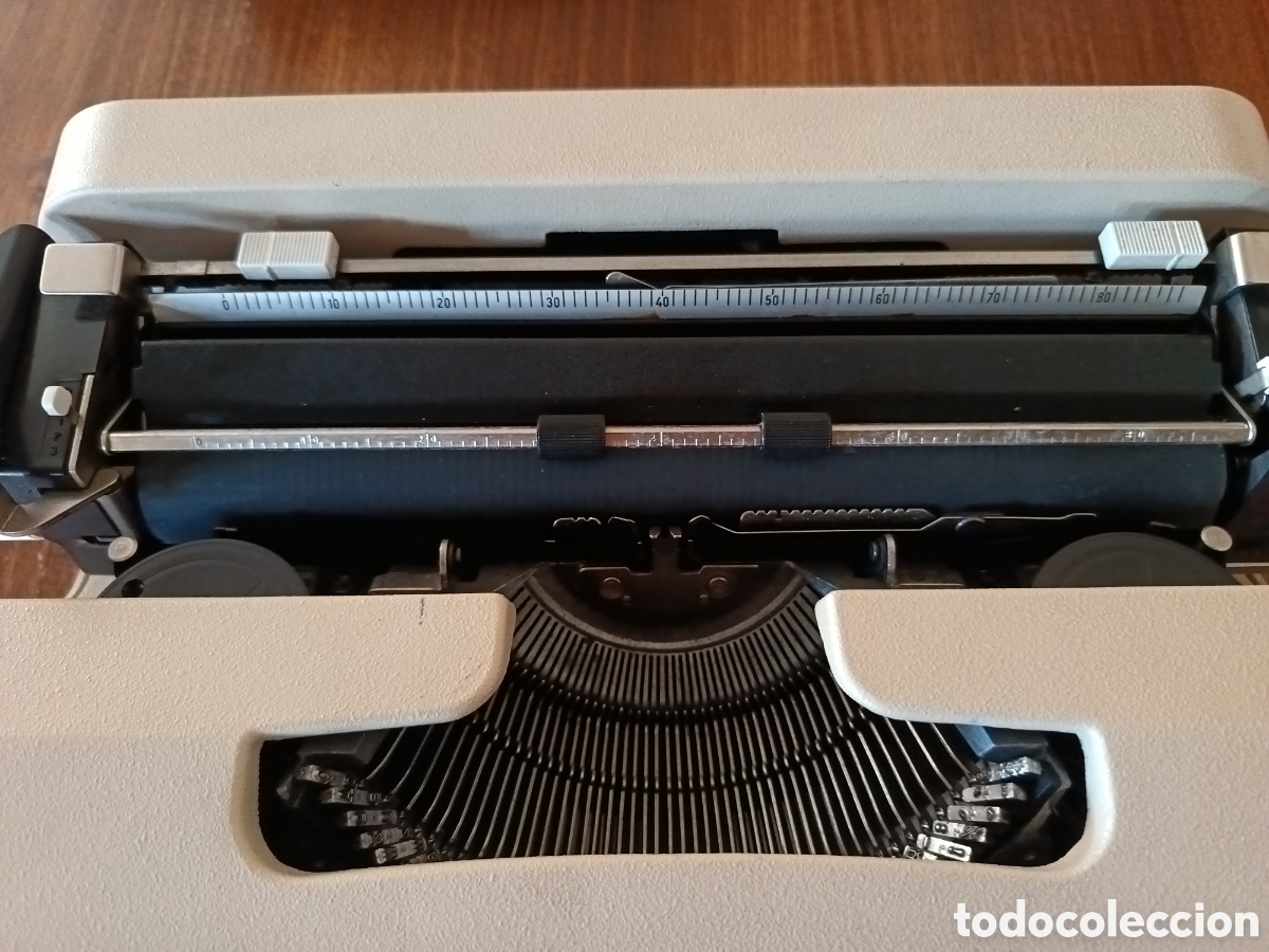 Antig&uuml;edades: MAQUINA DE ESCRIBIR OLIVETTI LETERA 35 - Foto 2
