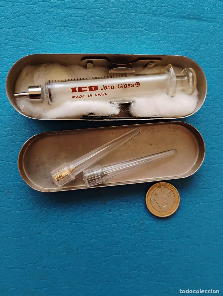 Antig&uuml;edades: ANTIGUA JERINGUILLA DE CRISTAL ICO 5 ML EN SU CAJA METALICA CON 2 AGUJAS