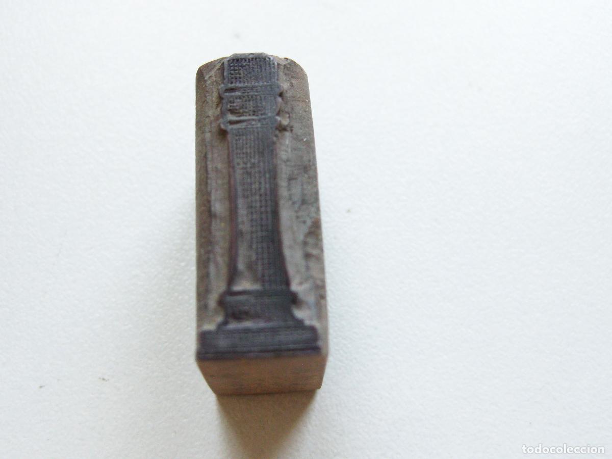 Antig&uuml;edades: TIPO DE IMPRENTA CON EL DISE&Ntilde;O DE UNA COLUMNA TALLADA EN MADERA. SELLO O TAMP&Oacute;N DE TINTA