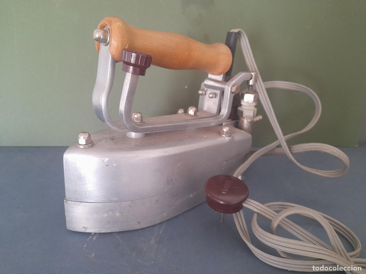 Antig&uuml;edades: plancha industrial de vapor Plavor, 24x18cm aprox, pesa 3.2kg aprox