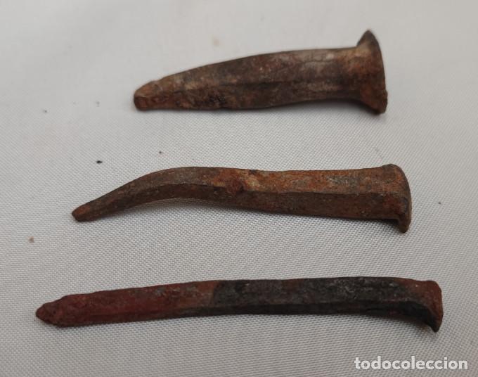 Antig&uuml;edades: LOTE DE 3 CLAVOS ANTIGUOS DE FORJA