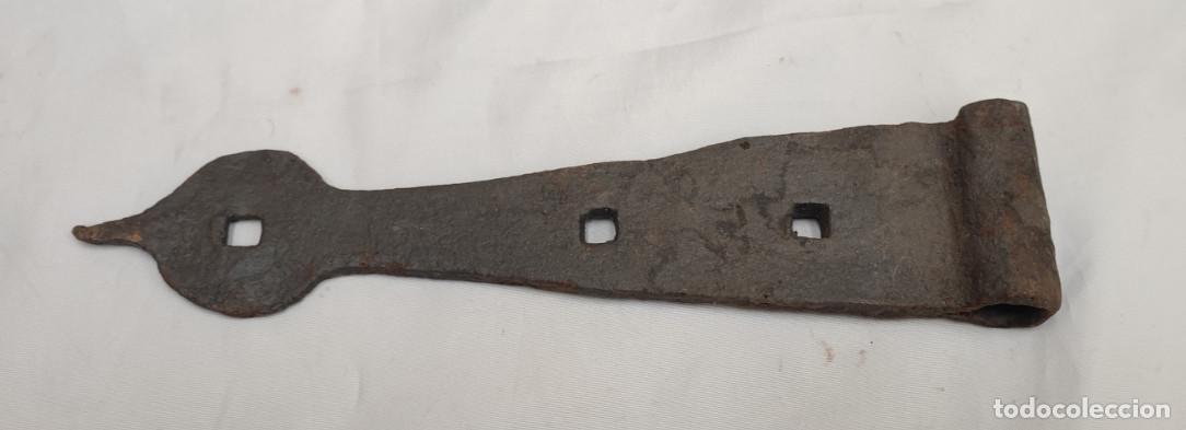 Antig&uuml;edades: BISAGRA MUY ANTIGUA DE FORJA, 25 CM