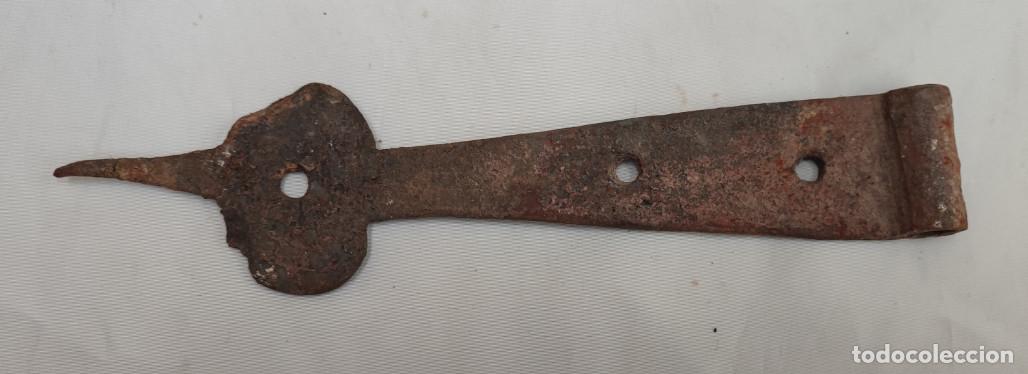 Antig&uuml;edades: BISAGRA MUY ANTIGUA DE FORJA, 23 CM