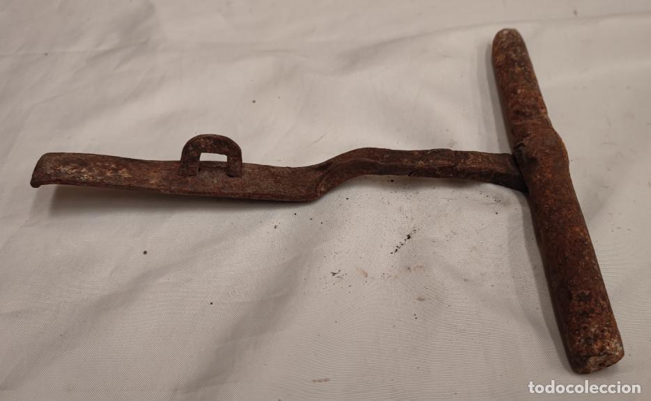 Antig&uuml;edades: ANTIGUO CIERRE PARA PUERTA 11 CM, CERROJO, PESTILLO, 22 X 20 CM DE ANCHO