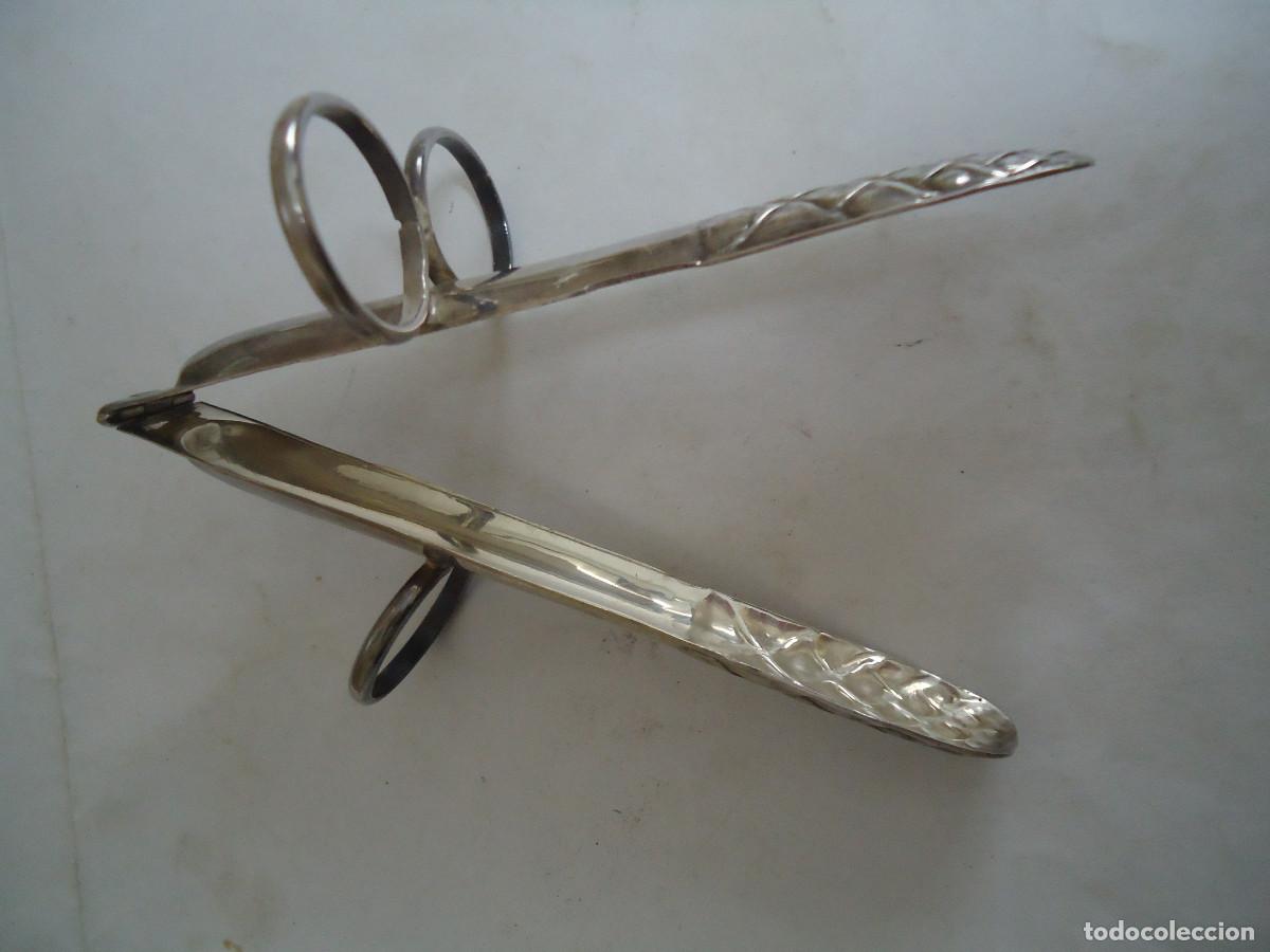 Antiquit&auml;ten: PINZA INDIVIDUAL PARA ESPARRAGOS. FORMA DE TALLO Y ANILLAS PARA LOS DEDOS. CUBERTERIA. -- 25