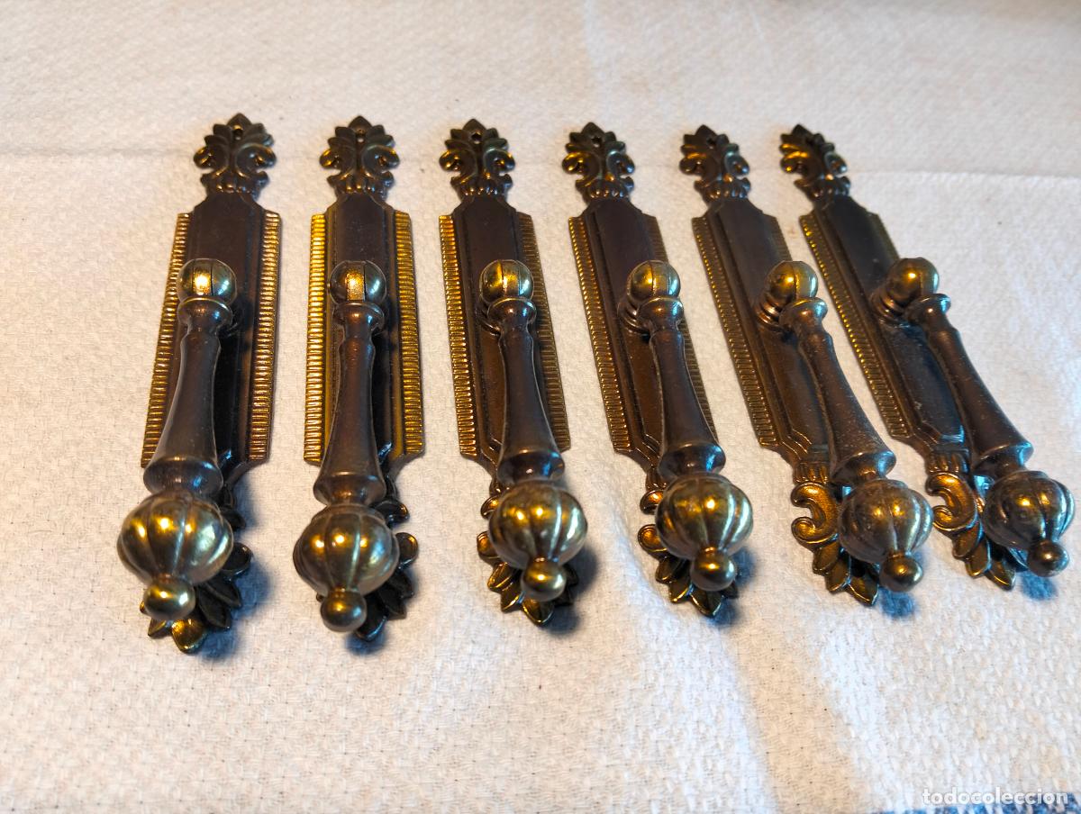Antig&uuml;edades: Lote 8 tiradores de metal color dorado para mueble antiguo armario recibidor recambio repuesto