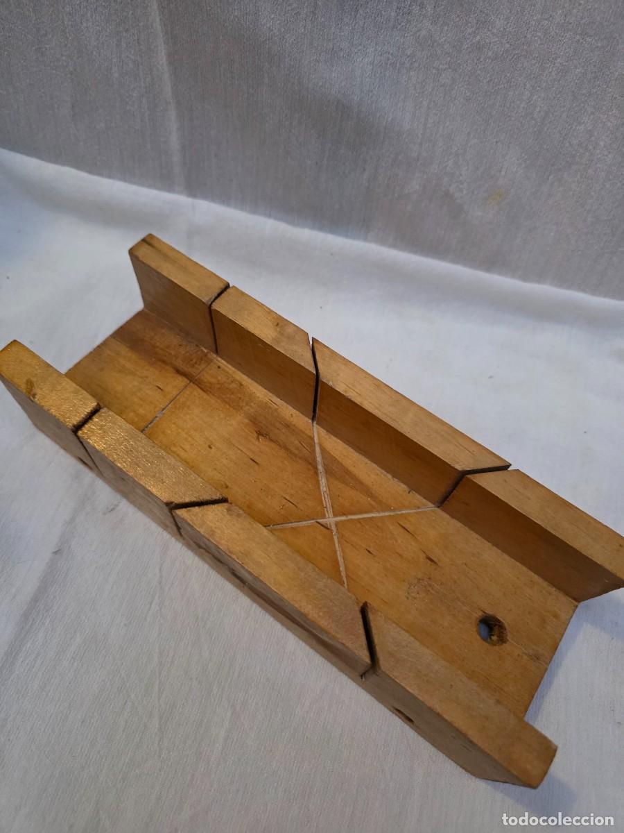 Antig&uuml;edades: Caja de ingletear de madera para corte angular en carpinter&iacute;a - Foto 1