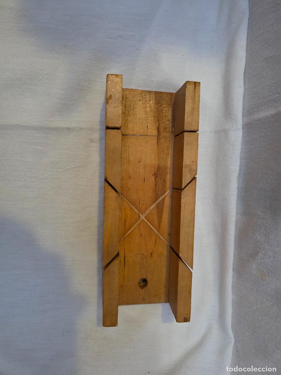 Antig&uuml;edades: Caja de ingletear de madera para corte angular en carpinter&iacute;a - Foto 4