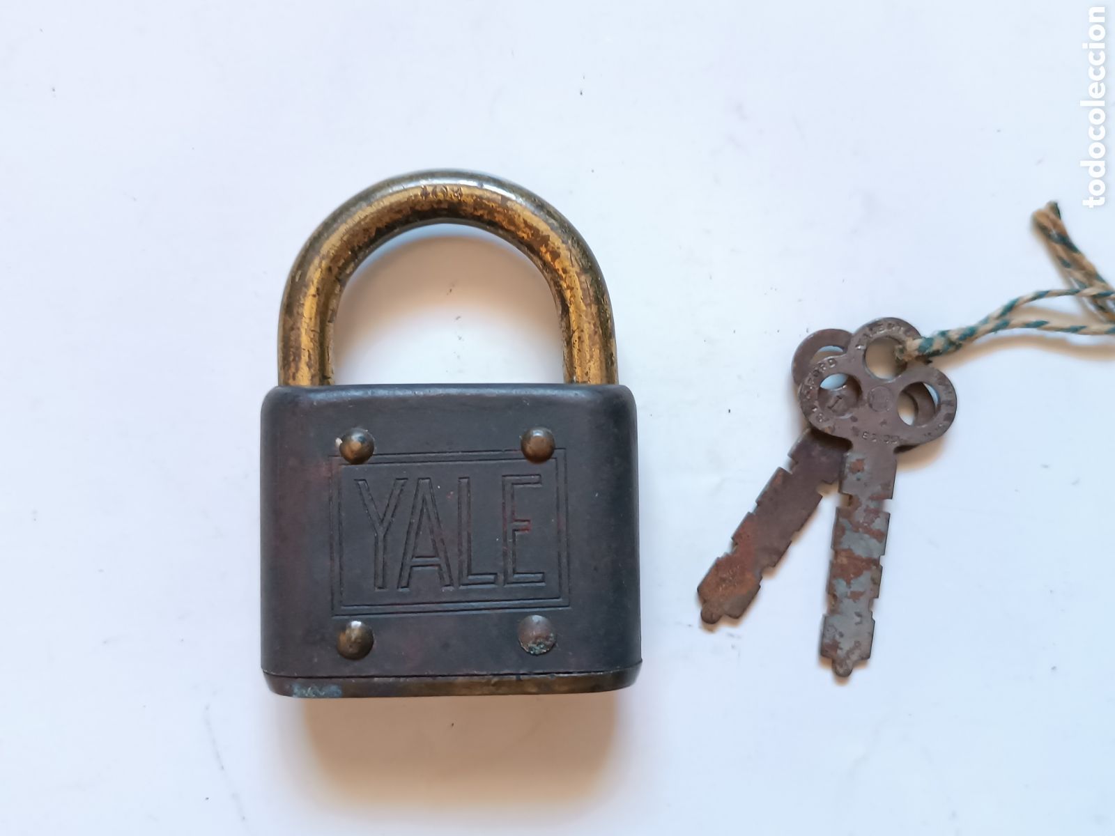 Antig&uuml;edades: Antiguo CANDADO Yale - Con dos llaves - FUNCIONA - Foto 2