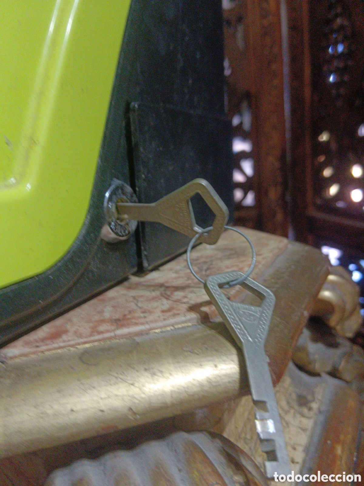 Tel&eacute;fonos: Antiguo tlf vintage con llaves - Foto 2