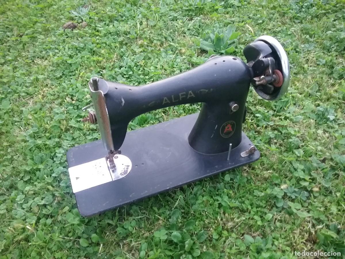 Antig&uuml;edades: ANTIGUA MAQUINA DE COSER ALFA