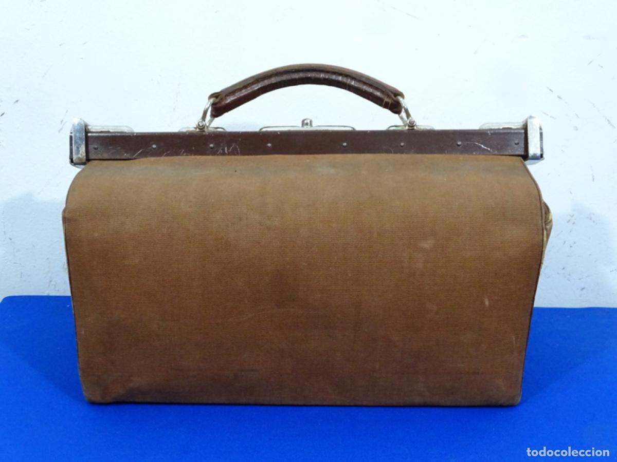 Antiquit&eacute;s: ANTIGUO MALET&Iacute;N M&Eacute;DICO A&Ntilde;OS 30-40. CONGIENE LLAVE DE CIERRE. ASA MATERIAL. BIEN CONSERVADO.