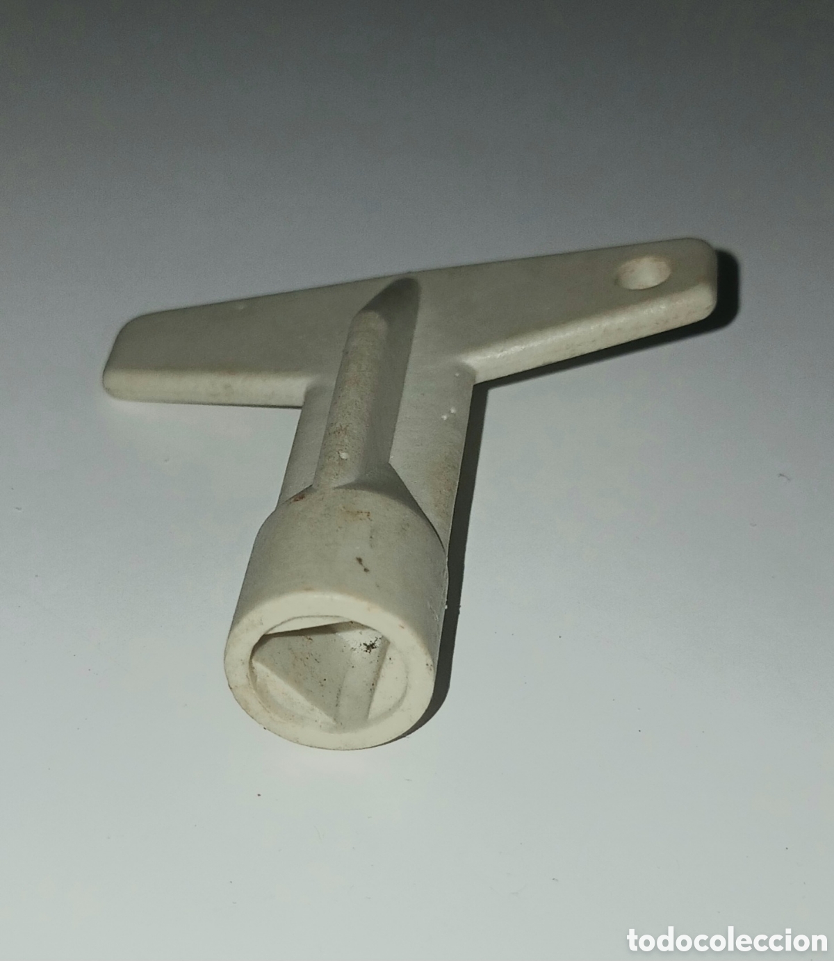 Antig&uuml;edades: Llave Triangular de Pl&aacute;stico / Llave de Cabina de Contadores - Foto 2