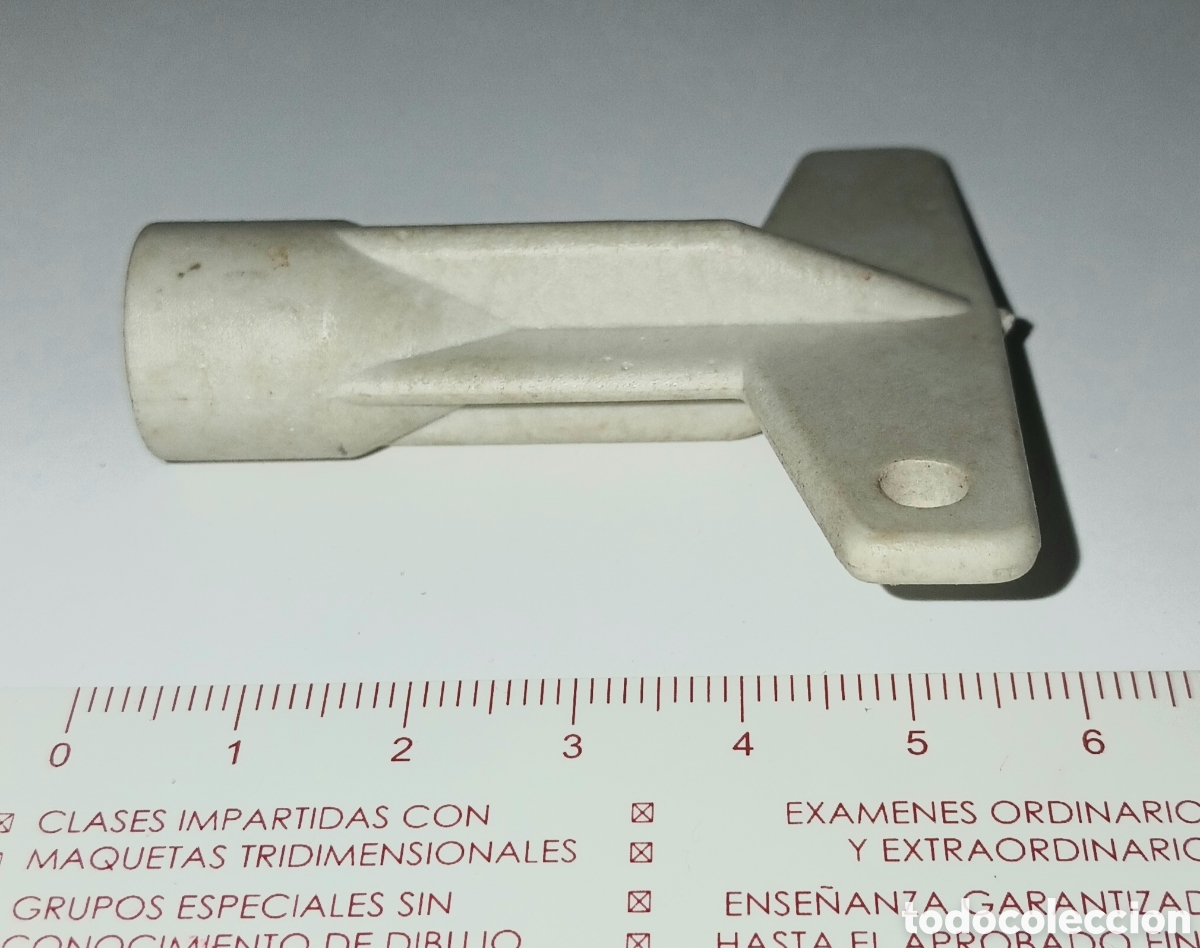 Antig&uuml;edades: Llave Triangular de Pl&aacute;stico / Llave de Cabina de Contadores - Foto 3