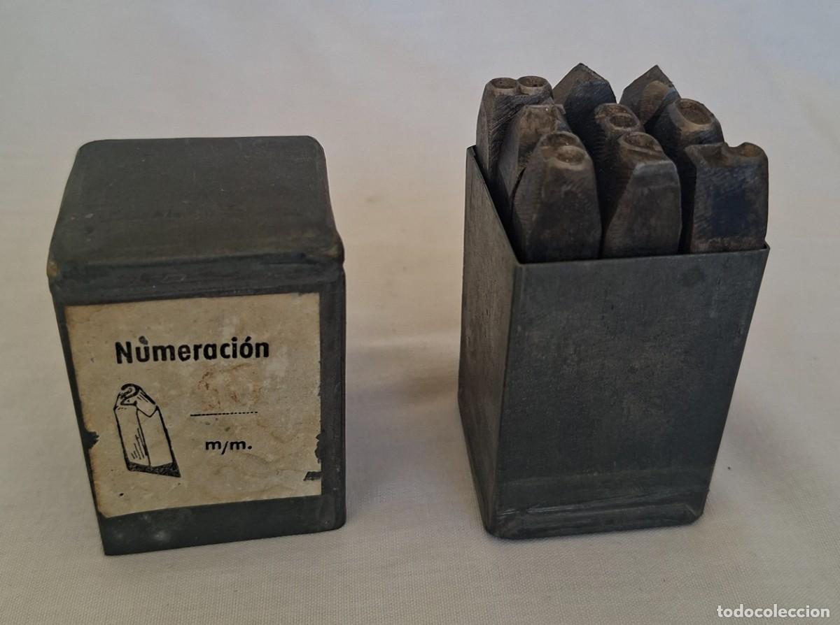 Antig&uuml;edades: JUEGO DE PUNZONES NUMERICOS DE METAL CON CAJA ORIGINAL